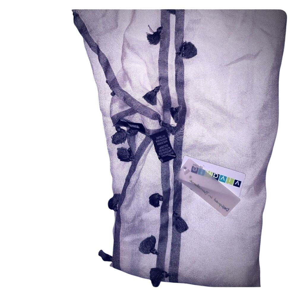Vivante white and black scarf